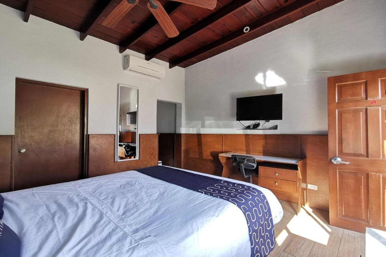 Capital O Hotel America Ensenada Bagian luar foto