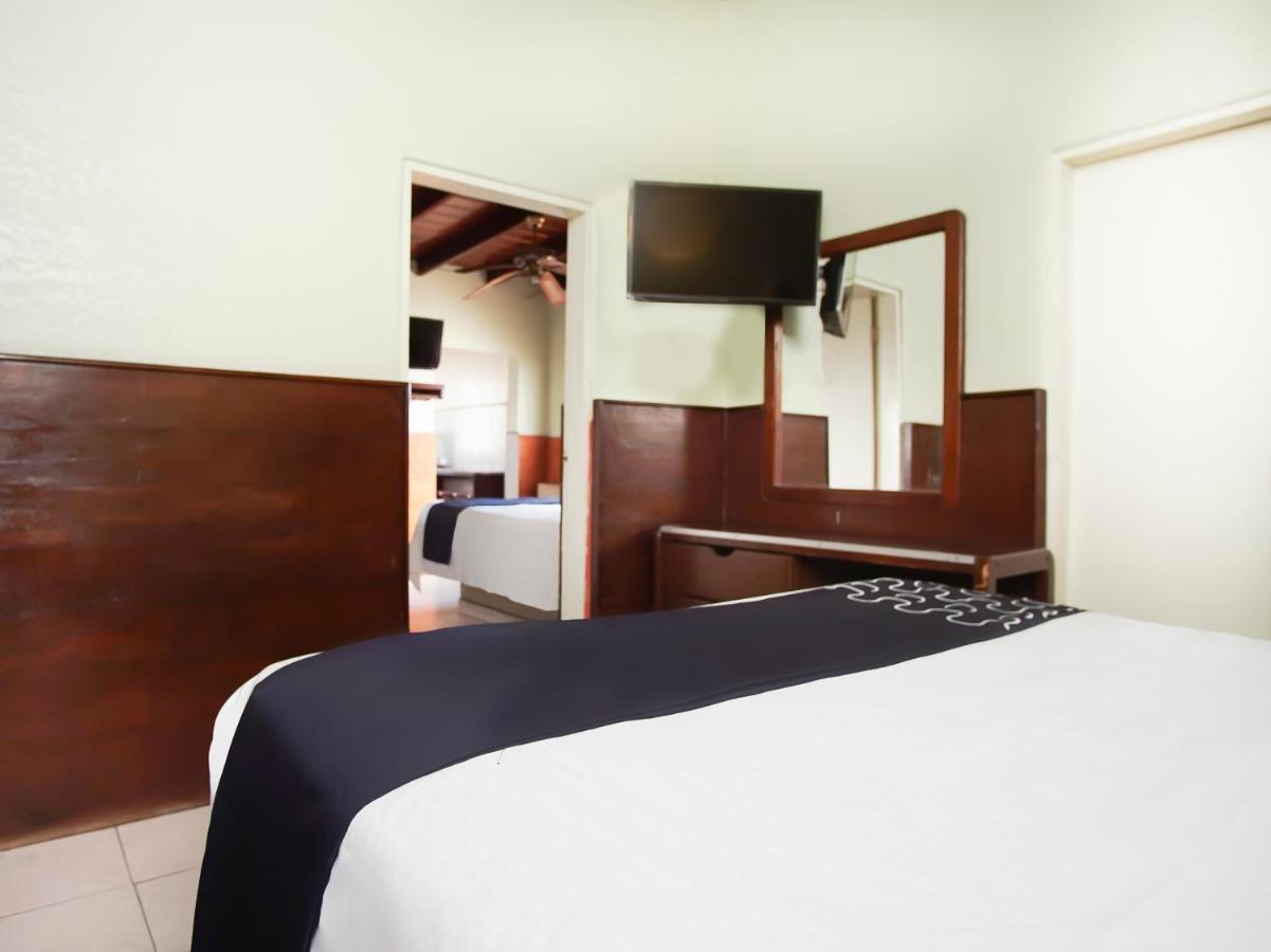 Capital O Hotel America Ensenada Bagian luar foto